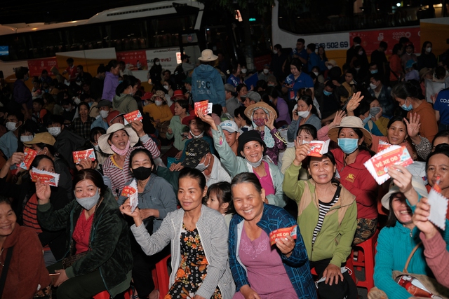 Saigon Co.op khởi động ‘Chuyến xe hạnh phúc’ đưa người lao động về quê đón Tết 2026- Ảnh 4. Saigon Co.op khởi động ‘Chuyến xe hạnh phúc’ đưa người lao động về quê đón Tết 2026- Ảnh 4.