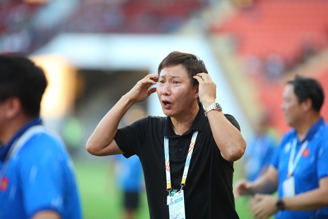 Ngả mũ thán phục thầy Kim: Cứ thay người là U.23 Việt Nam ghi bàn, quá giỏi!- Ảnh 2.
