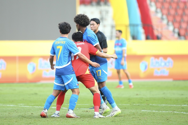 Người hùng U.23 Việt Nam: Nén đau để tỏa sáng, lời động viên của thầy Kim quý như vàng- Ảnh 2. Người hùng U.23 Việt Nam: Nén đau để tỏa sáng, lời động viên của thầy Kim quý như vàng- Ảnh 2.