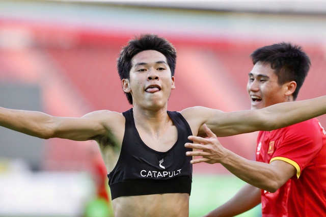 Người hùng U.23 Việt Nam: Nén đau để tỏa sáng, lời động viên của thầy Kim quý như vàng- Ảnh 9. Người hùng U.23 Việt Nam: Nén đau để tỏa sáng, lời động viên của thầy Kim quý như vàng- Ảnh 9.