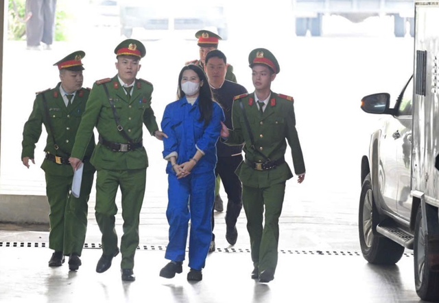 2 cựu Phó chánh án TAND cấp cao tại Đà Nẵng hầu tòa- Ảnh 1. 2 cựu Phó chánh án TAND cấp cao tại Đà Nẵng hầu tòa- Ảnh 1.