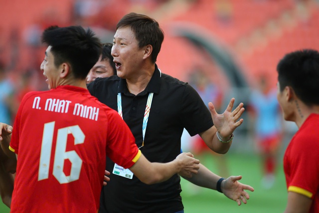Nóng: HLV Kim Sang-sik chấm U.23 Việt Nam 100 điểm không có nhưng, khen Thái Lan là đất lành...- Ảnh 3. Nóng: HLV Kim Sang-sik chấm U.23 Việt Nam 100 điểm không có nhưng, khen Thái Lan là đất lành...- Ảnh 3.