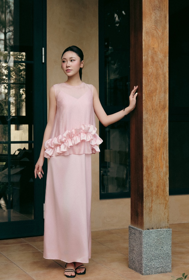 Váy suông hack dáng, lại sang trọng và đậm chất nữ tính, dịu dàng- Ảnh 6.