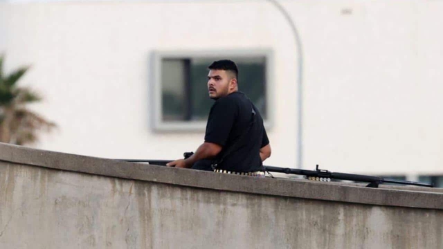 Xả súng 15 người chết ở Sydney: Hai nghi phạm là cha con, mang 6 khẩu súng- Ảnh 2. Xả súng 15 người chết ở Sydney: Hai nghi phạm là cha con, mang 6 khẩu súng- Ảnh 2.