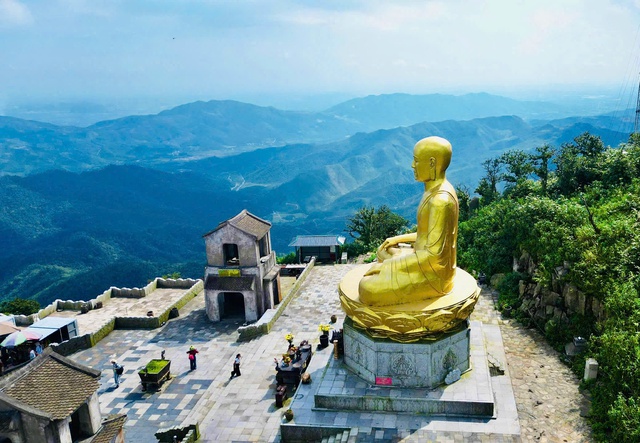 Doanh thu du lịch Quảng Ninh vượt 2,3 tỉ USD - Ảnh 2.