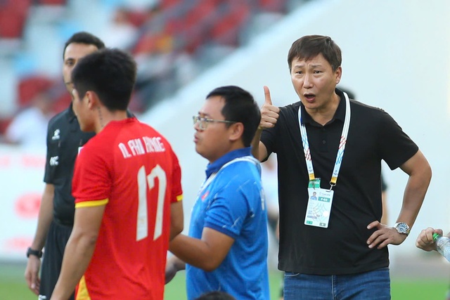 Người hùng U.23 Việt Nam: Nén đau để tỏa sáng, lời động viên của thầy Kim quý như vàng- Ảnh 8. Người hùng U.23 Việt Nam: Nén đau để tỏa sáng, lời động viên của thầy Kim quý như vàng- Ảnh 8.