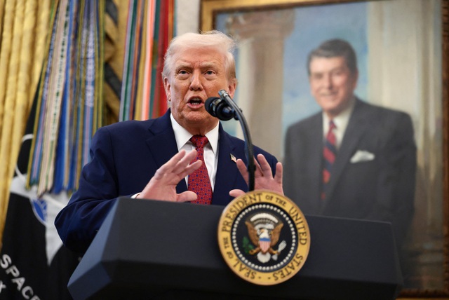 &Ocirc;ng Trump kiện BBC đ&ograve;i bồi thường 10 tỉ USD v&igrave; c&aacute;o buộc phỉ b&aacute;ng - Ảnh 1.