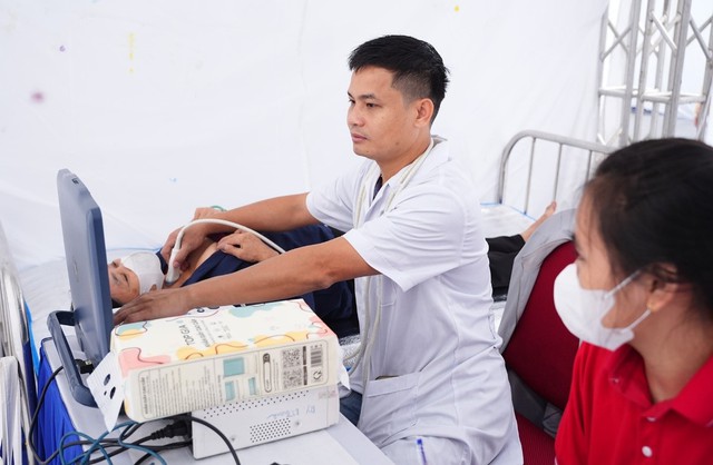 Hơn 3.000 người dân Hà Nội được khám sức khỏe miễn phí - Ảnh 3.