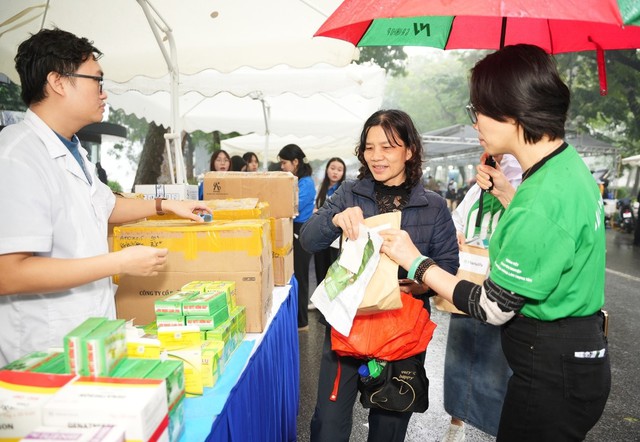 Hơn 3.000 người dân Hà Nội được khám sức khỏe miễn phí - Ảnh 4.