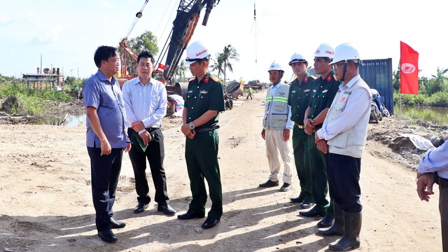 C&agrave; Mau đ&ocirc;n đốc thi c&ocirc;ng cao tốc Đất Mũi khi giải ph&oacute;ng mặt bằng đạt 95%

- Ảnh 1.