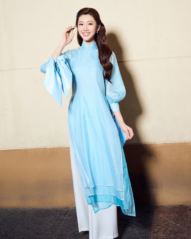 Áo dài cách tân là phong cách của phụ nữ hiện đại Áo dài cách tân là phong cách của phụ nữ hiện đại - Ảnh 1.