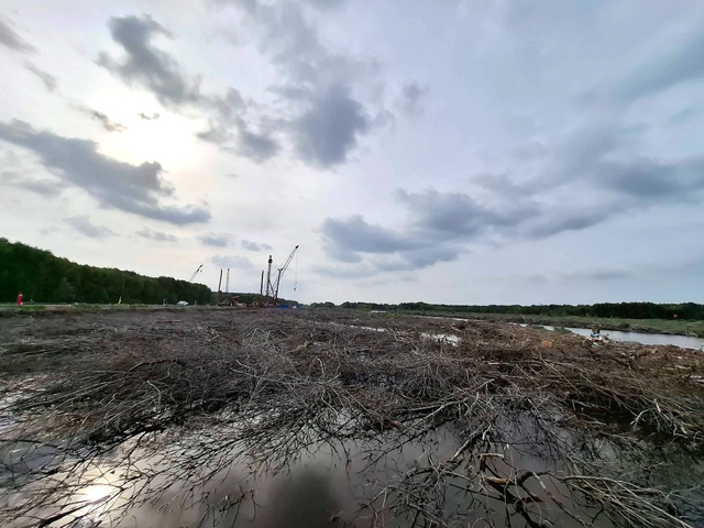 C&agrave; Mau đ&ocirc;n đốc thi c&ocirc;ng cao tốc Đất Mũi khi giải ph&oacute;ng mặt bằng đạt 95%

- Ảnh 2.