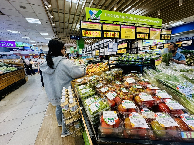 Gi&aacute; h&agrave;ng thiết yếu nhấp nhổm tăng- Ảnh 2.