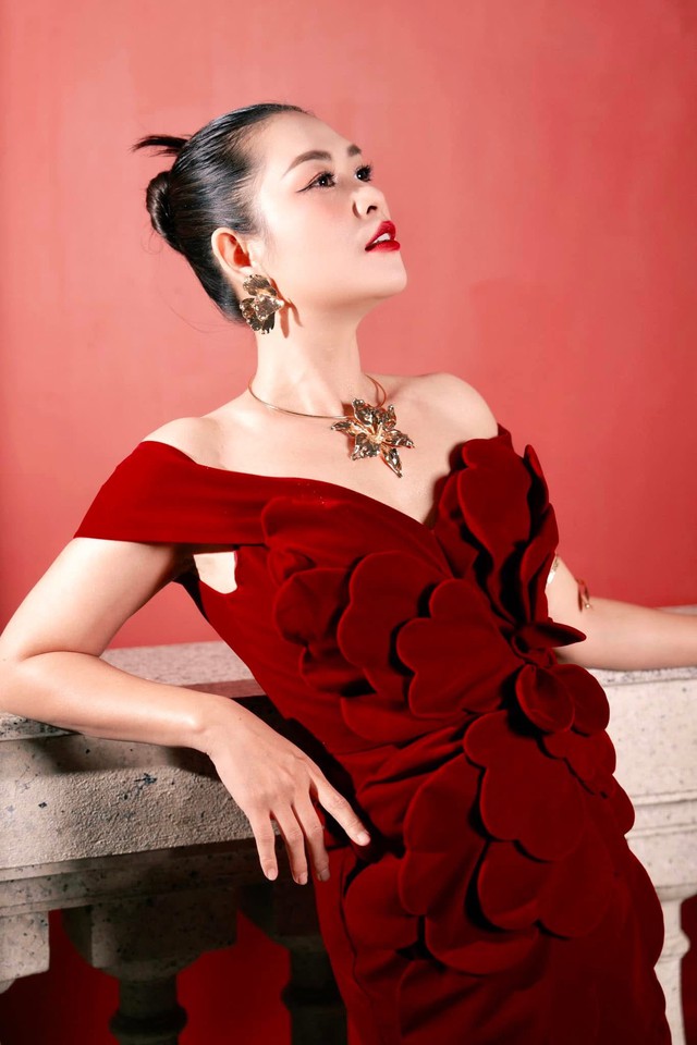 Hôn nhân kín tiếng của nữ diễn viên ‘Phía trước là bầu trời’- Ảnh 1. Hôn nhân kín tiếng của nữ diễn viên ‘Phía trước là bầu trời’- Ảnh 1.