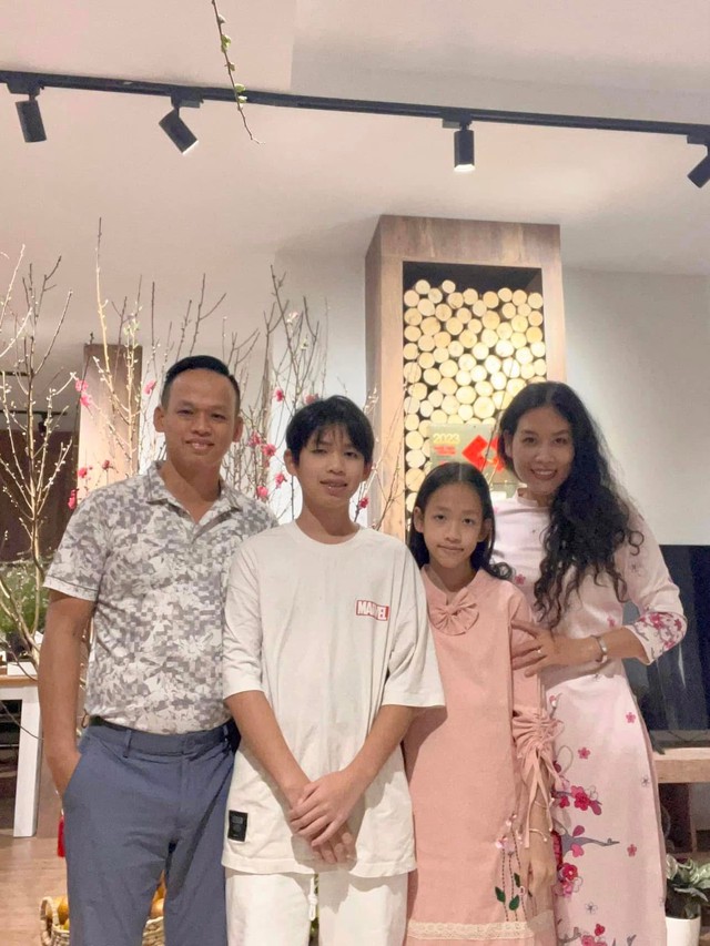 Hôn nhân kín tiếng của nữ diễn viên ‘Phía trước là bầu trời’- Ảnh 3. Hôn nhân kín tiếng của nữ diễn viên ‘Phía trước là bầu trời’- Ảnh 3.