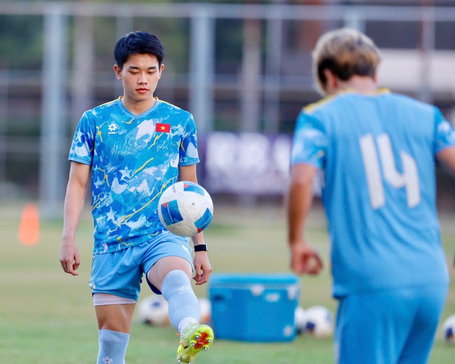 HLV Kim Sang-sik bất ngờ gọi ri&ecirc;ng L&yacute; Đức, U.23 Việt Nam c&oacute; g&igrave; lạ trước chung kết?- Ảnh 3.