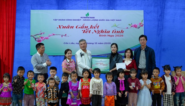 Petrovietnam mang ‘tết sớm’ đến thôn Kho Vàng - Ảnh 2.