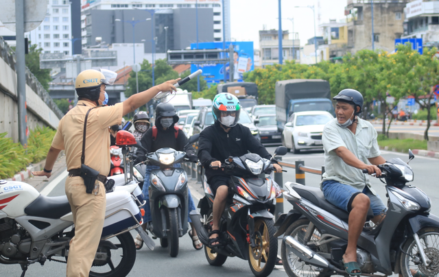 TP.HCM cấm xe lưu th&ocirc;ng qua đường hầm s&ocirc;ng S&agrave;i G&ograve;n từ 23 giờ đ&ecirc;m 19.12 - Ảnh 1.