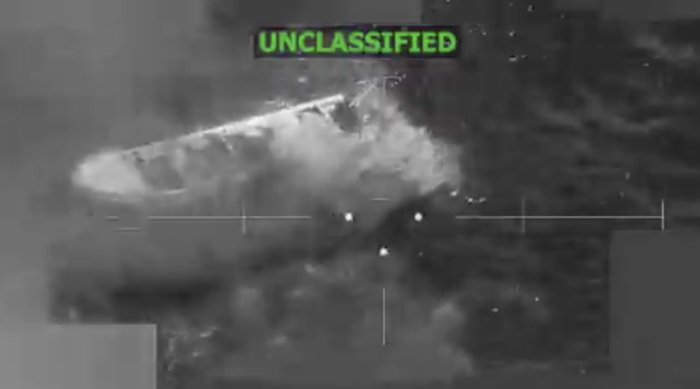 Mỹ tấn công 3 'tàu ma túy' tại Thái Bình Dương - Ảnh 1.