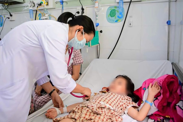 Sốt xuất huyết: Kh&ocirc;ng tự d&ugrave;ng thuốc hạ sốt, giảm đau  - Ảnh 1.