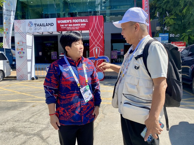 HLV đội tuyển nữ Th&aacute;i Lan tiếc v&igrave; kh&ocirc;ng được đấu tr&iacute; HLV Mai Đức Chung, mong Việt Nam thắng Philippines- Ảnh 4.