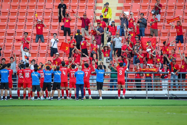 Tổ 'đầu xù' U.23 Việt Nam chưa vội… cắt tóc, quyết 'rinh' vàng SEA Games 33- Ảnh 4. Tổ 'đầu xù' U.23 Việt Nam chưa vội… cắt tóc, quyết 'rinh' vàng SEA Games 33- Ảnh 4.