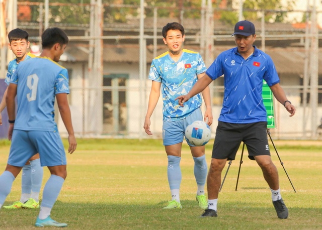 U.23 Việt Nam hoàn hảo thể lực và trí lực, thầy Kim chốt bài hạ gục 'Voi Chiến'- Ảnh 3. U.23 Việt Nam hoàn hảo thể lực và trí lực, thầy Kim chốt bài hạ gục 'Voi Chiến'- Ảnh 3.