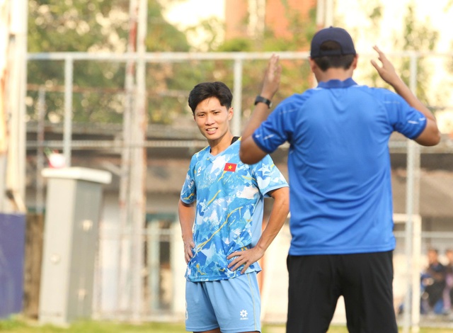 U.23 Việt Nam hoàn hảo thể lực và trí lực, thầy Kim chốt bài hạ gục 'Voi Chiến'- Ảnh 6. U.23 Việt Nam hoàn hảo thể lực và trí lực, thầy Kim chốt bài hạ gục 'Voi Chiến'- Ảnh 6.