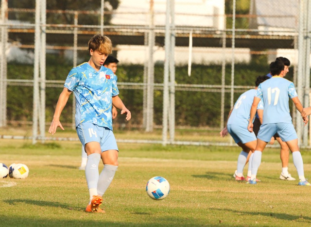 U.23 Việt Nam hoàn hảo thể lực và trí lực, thầy Kim chốt bài hạ gục 'Voi Chiến'- Ảnh 9. U.23 Việt Nam hoàn hảo thể lực và trí lực, thầy Kim chốt bài hạ gục 'Voi Chiến'- Ảnh 9.