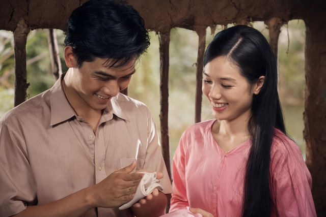 Khả Như ‘tán tỉnh’ đàn em kém 9 tuổi trong phim mới - Ảnh 1.