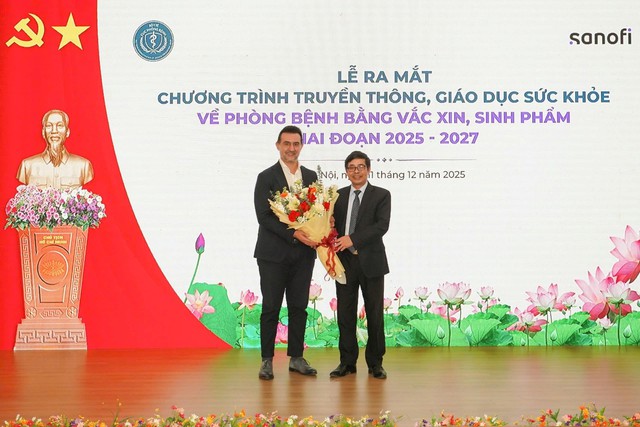 Sanofi đồng h&agrave;nh c&ugrave;ng Bộ Y tế ti&ecirc;n phong th&uacute;c đẩy &lsquo;Ti&ecirc;m chủng cho mọi người&rsquo;- Ảnh 1.