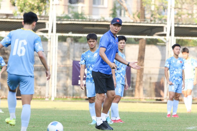 U.23 Việt Nam hoàn hảo thể lực và trí lực, thầy Kim chốt bài hạ gục 'Voi Chiến'- Ảnh 12. U.23 Việt Nam hoàn hảo thể lực và trí lực, thầy Kim chốt bài hạ gục 'Voi Chiến'- Ảnh 12.