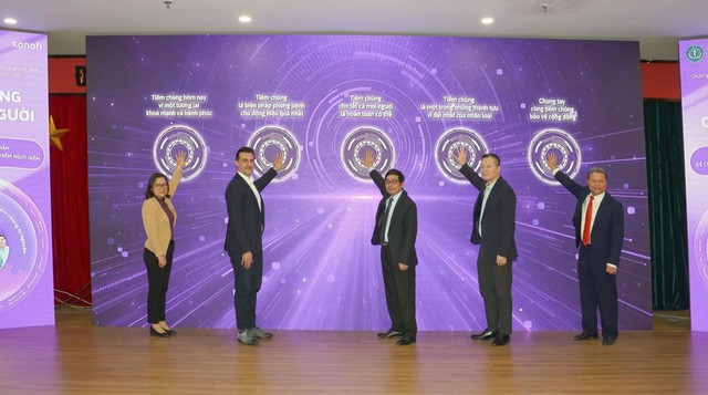 Sanofi đồng h&agrave;nh c&ugrave;ng Bộ Y tế ti&ecirc;n phong th&uacute;c đẩy &lsquo;Ti&ecirc;m chủng cho mọi người&rsquo;- Ảnh 2.