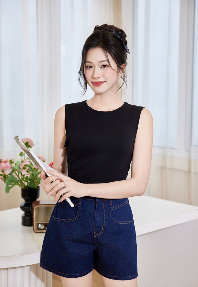 Áo sát nách, bí quyết mặc đẹp vừa thoải mái vừa thời thượng Áo sát nách, bí quyết mặc đẹp vừa thoải mái vừa thời thượng- Ảnh 2.