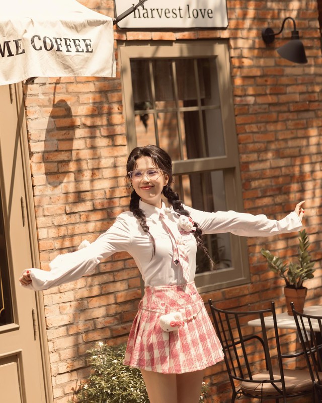 Họa tiết ca rô trở lại, giúp nàng mặc đẹp mà không hề lỗi mốt - Ảnh 3.