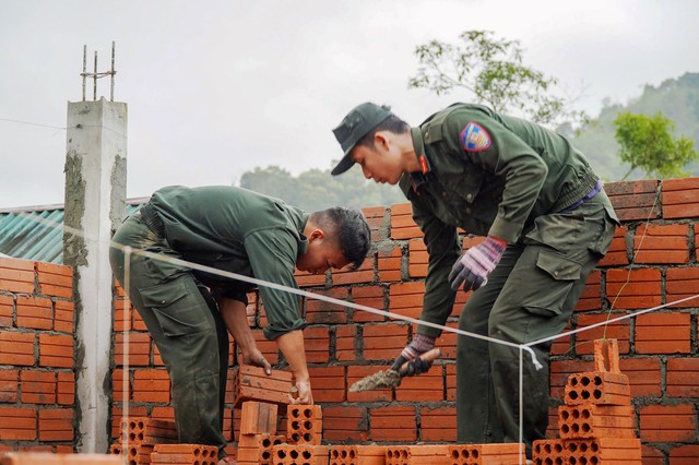 Chiến dịch Quang Trung: Người trẻ TP.Đà Nẵng khẩn trương xây dựng lại nhà cho dân - Ảnh 3. Chiến dịch Quang Trung: Người trẻ TP.Đà Nẵng khẩn trương xây dựng lại nhà cho dân - Ảnh 3.