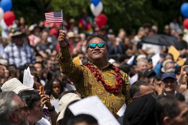 Mỹ siết chặt tước quốc tịch Mỹ: Đẩy mạnh chiến dịch chống gian lận nhập tịch - Ảnh 1.