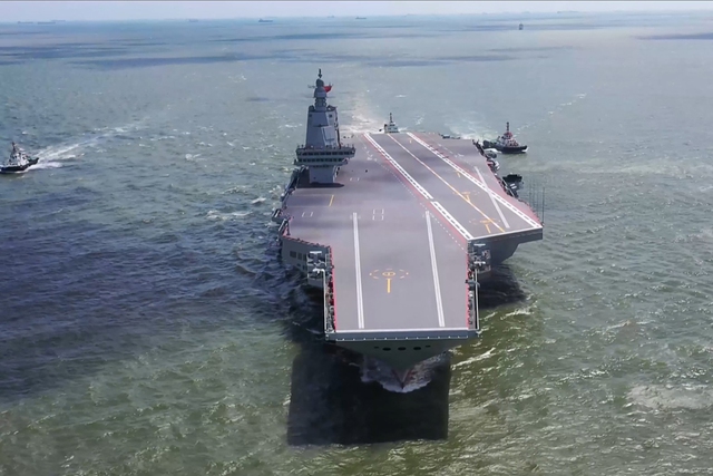 Tàu sân bay Phúc Kiến của Trung Quốc đi qua eo biển Đài Loan- Ảnh 1. Tàu sân bay Phúc Kiến của Trung Quốc đi qua eo biển Đài Loan- Ảnh 1.