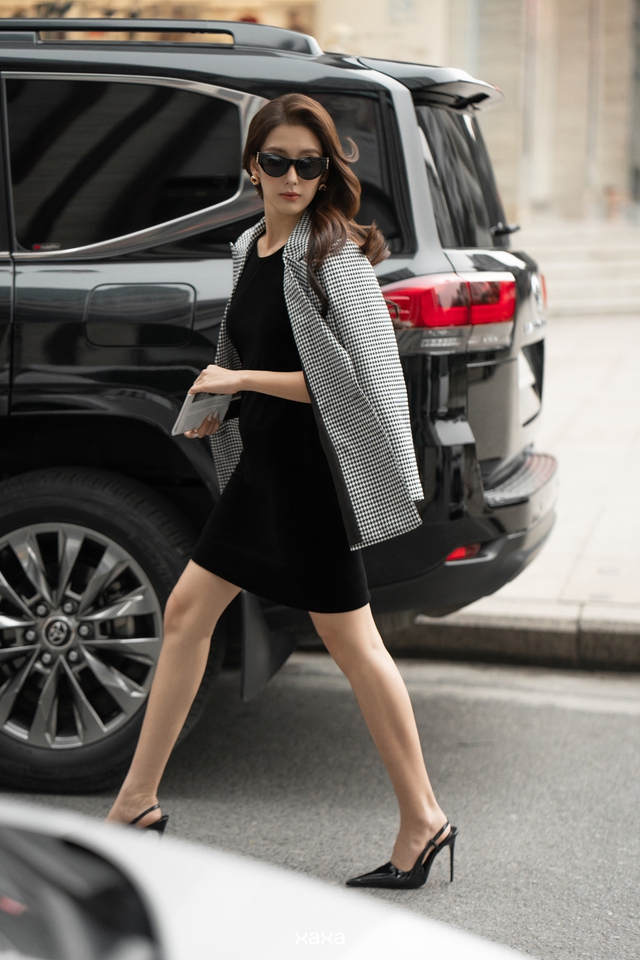 Giữ ấm nhưng vẫn thanh lịch với áo khoác blazer - Ảnh 3.