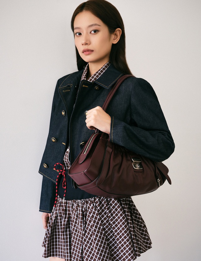 Áo khoác dáng ngắn là món đồ linh hoạt, dễ biến hóa nhất mùa- Ảnh 6.