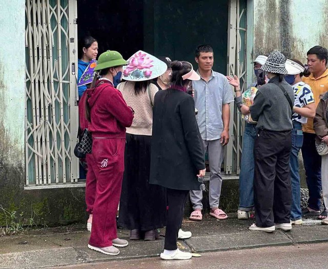 Giao lưu cùng người liều mình cứu dân trong lũ dữ- Ảnh 3. Giao lưu cùng người liều mình cứu dân trong lũ dữ- Ảnh 3.