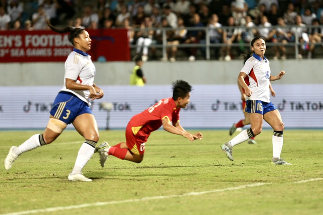 ‘Trọng tài phá hỏng trận chung kết, bóp nghẹt chúng tôi'- Ảnh 2. ‘Trọng tài phá hỏng trận chung kết, bóp nghẹt chúng tôi'- Ảnh 2.