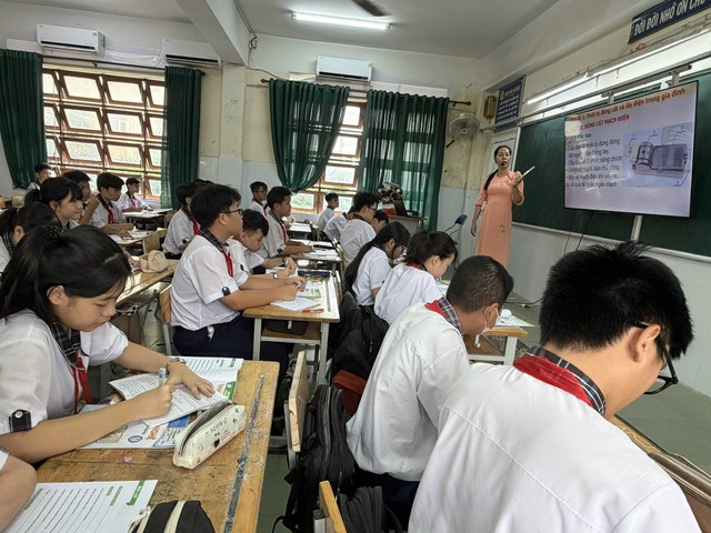 Gi&aacute;o vi&ecirc;n TP.HCM sẽ được trả lương dạy th&ecirc;m giờ thực hiện 2 buổi/ng&agrave;y ra sao?- Ảnh 1.