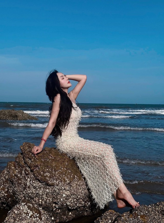 Nhan sắc gợi cảm của nữ chủ tịch Nguyễn Huyền Trang g&acirc;y b&atilde;o tr&ecirc;n phim giờ v&agrave;ng - Ảnh 1.