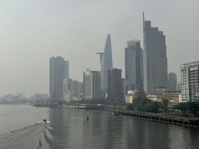 Sau H&agrave; Nội, &ocirc; nhiễm kh&ocirc;ng kh&iacute; gia tăng ở TP.HCM- Ảnh 1.