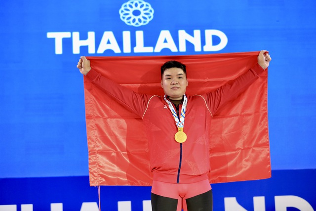 Trần Đình Thắng nghẹn ngào vì HCV cử tạ: Hai lần ‘đánh bại’ Thái Lan và cả… trọng tài- Ảnh 3. Trần Đình Thắng nghẹn ngào vì HCV cử tạ: Hai lần ‘đánh bại’ Thái Lan và cả… trọng tài- Ảnh 3.
