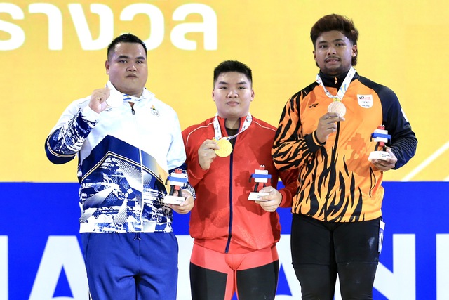 Trần Đình Thắng nghẹn ngào vì HCV cử tạ: Hai lần ‘đánh bại’ Thái Lan và cả… trọng tài- Ảnh 6. Trần Đình Thắng nghẹn ngào vì HCV cử tạ: Hai lần ‘đánh bại’ Thái Lan và cả… trọng tài- Ảnh 6.