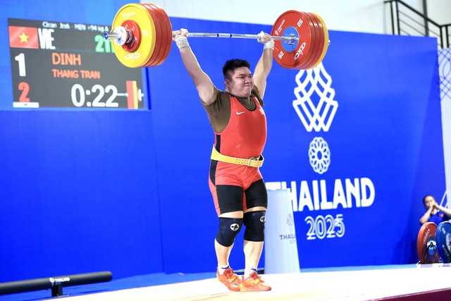 Trần Đình Thắng nghẹn ngào vì HCV cử tạ: Hai lần ‘đánh bại’ Thái Lan và cả… trọng tài- Ảnh 4. Trần Đình Thắng nghẹn ngào vì HCV cử tạ: Hai lần ‘đánh bại’ Thái Lan và cả… trọng tài- Ảnh 4.