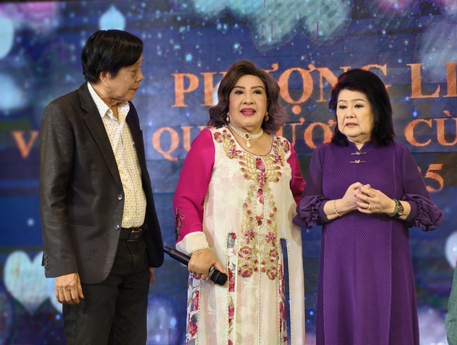 Nghệ sĩ Phượng Li&ecirc;n về thăm qu&ecirc; hương- Ảnh 1.