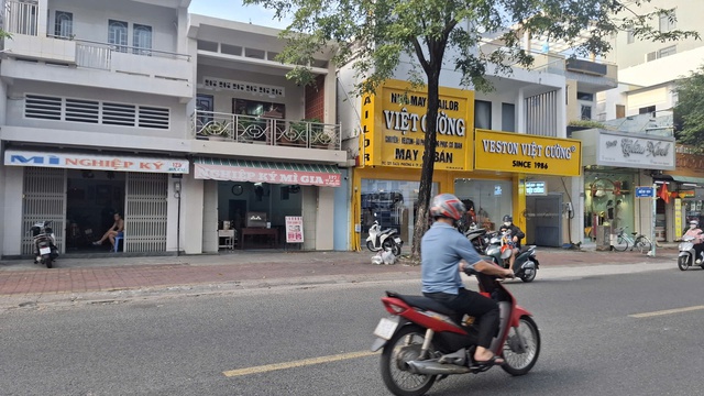 Phường Vũng T&agrave;u xử l&yacute; lấn chiếm vỉa h&egrave;: Kh&ocirc;ng c&oacute; v&ugrave;ng cấm, kh&ocirc;ng c&oacute; ngoại lệ - Ảnh 1.